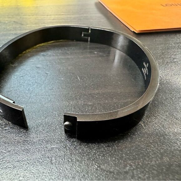 Louis Vuitton Black Enamel Gold Metal LV Motif Bangle – Medium - Picture 15 of 16